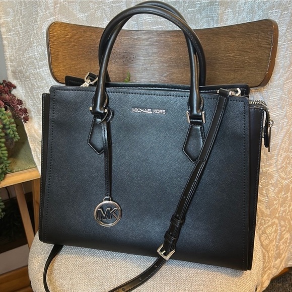 Michael Kors Handbags - Michael Kors Black Crossbody Bag